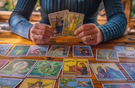 5 bienfaits du tarot pour équilibrer ses chakras