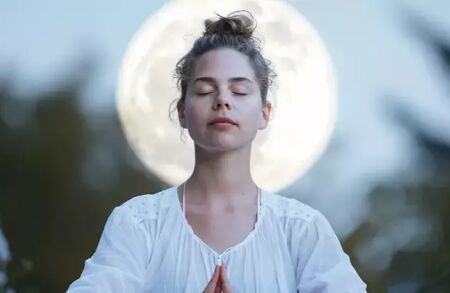 5 rituels de pleine lune pour manifester vos désirs