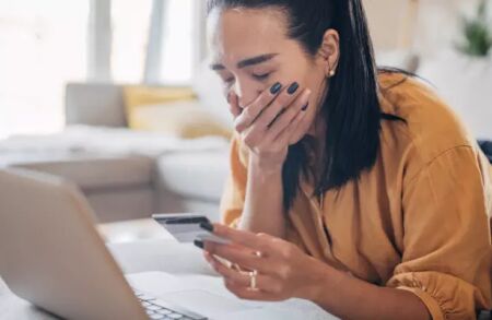Comment éviter les arnaques et trouver un voyant honnête par téléphone ?